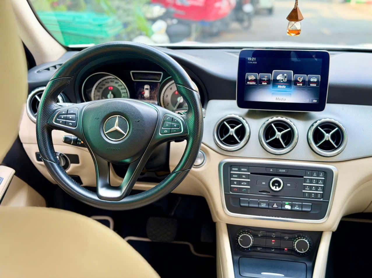 Mercedes - Benz GLA200 (Model 2017) gầm cao sang trọng, giá siêu tốt - Ảnh 11