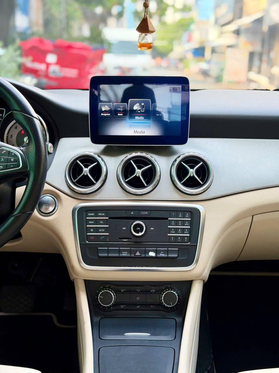 Mercedes - Benz GLA200 (Model 2017) gầm cao sang trọng, giá siêu tốt - Ảnh 14