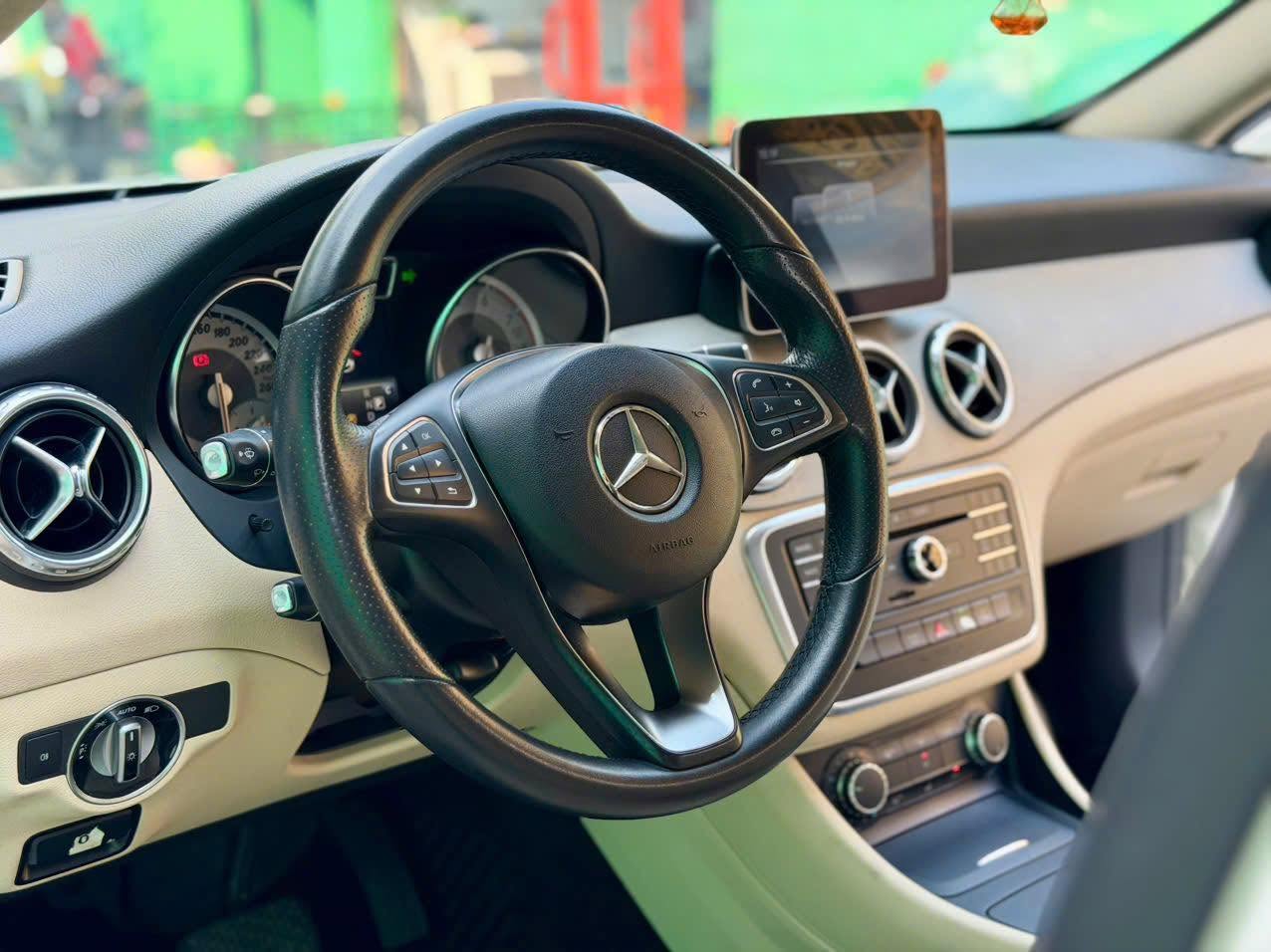 Mercedes - Benz GLA200 (Model 2017) gầm cao sang trọng, giá siêu tốt - Ảnh 3