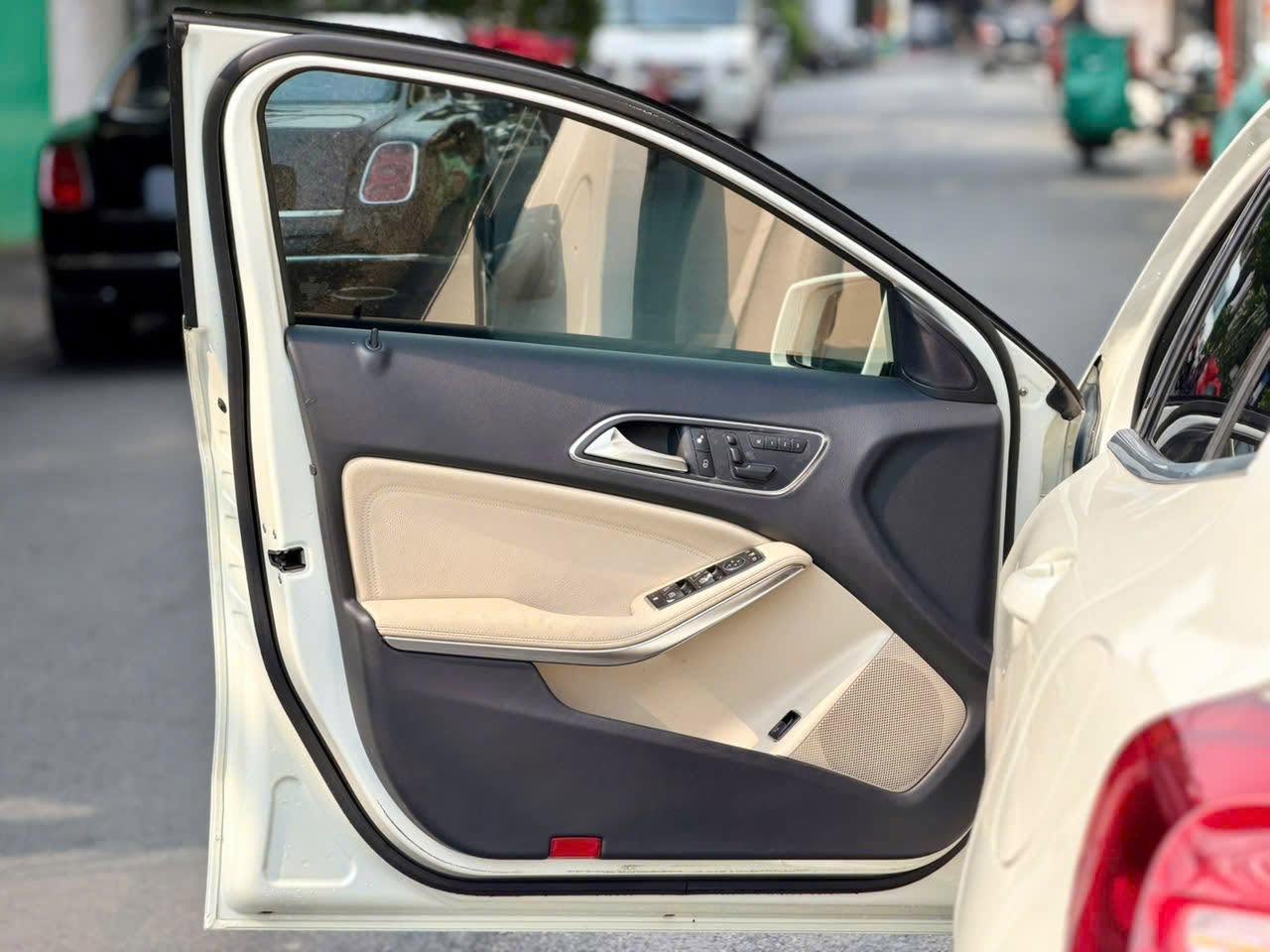 Mercedes - Benz GLA200 (Model 2017) gầm cao sang trọng, giá siêu tốt - Ảnh 4