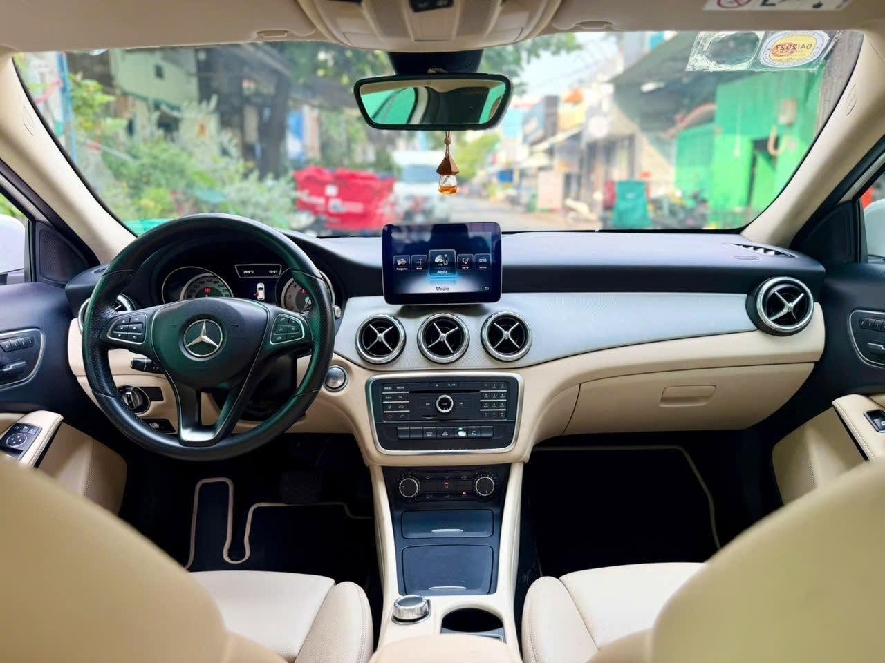 Mercedes - Benz GLA200 (Model 2017) gầm cao sang trọng, giá siêu tốt - Ảnh 8