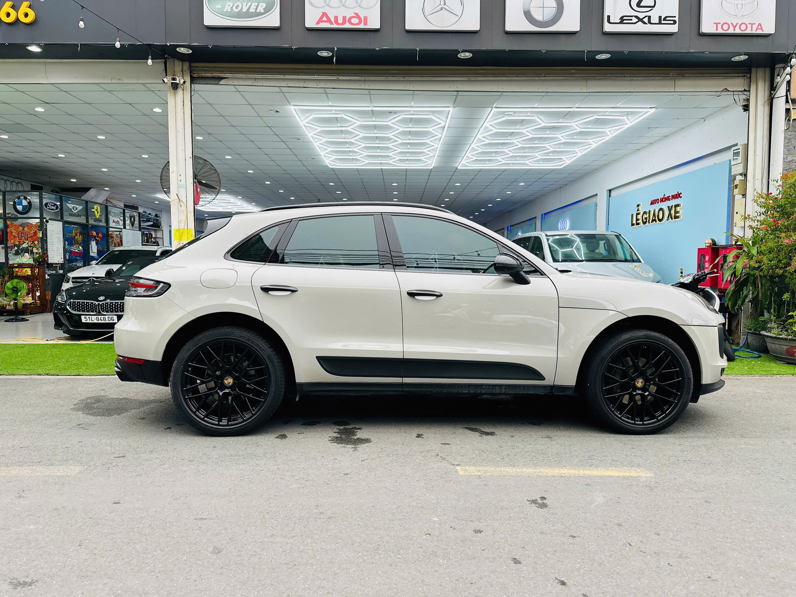 Porsche Macan 2019 cực chất - giá chỉ 1 tỷ 868 triệu - Ảnh 10